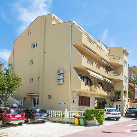 Apartments Barba Tucepi Bagian luar foto