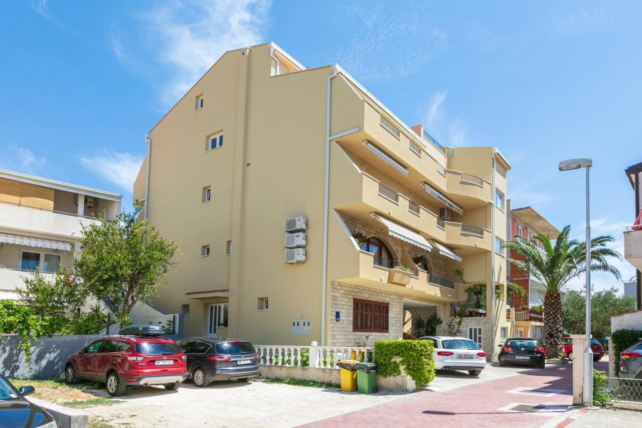 Apartments Barba Tucepi Bagian luar foto