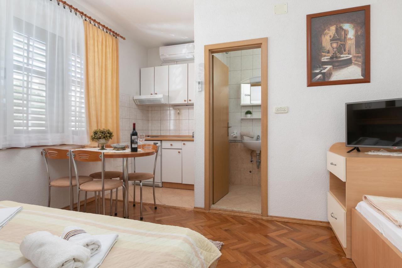 Apartments Barba Tucepi Bagian luar foto