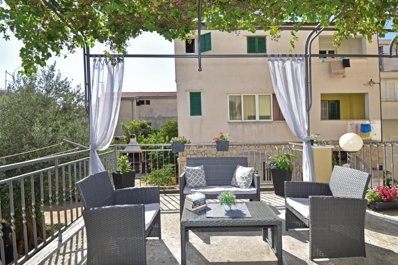 Apartments Barba Tucepi Bagian luar foto