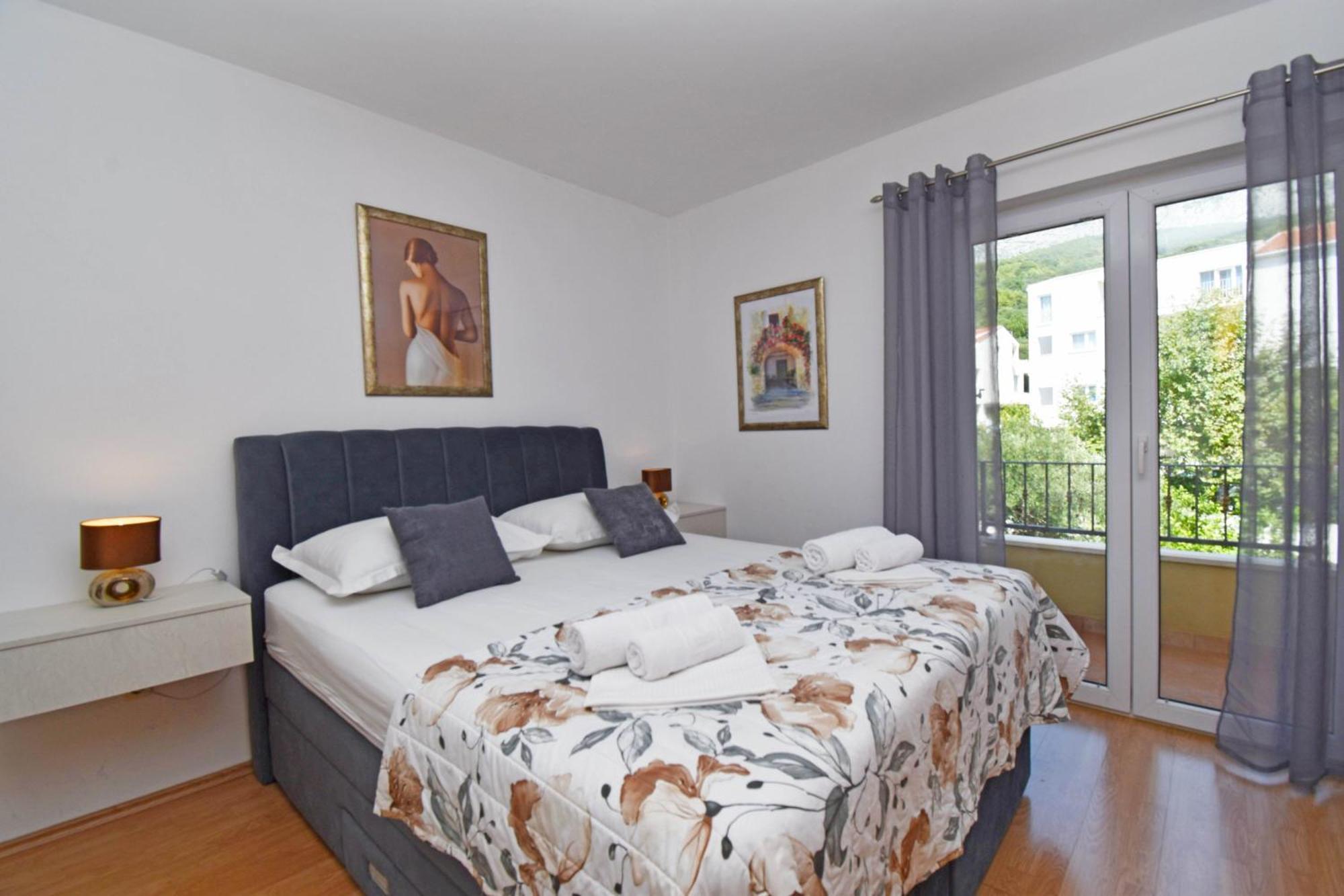 Apartments Barba Tucepi Bagian luar foto