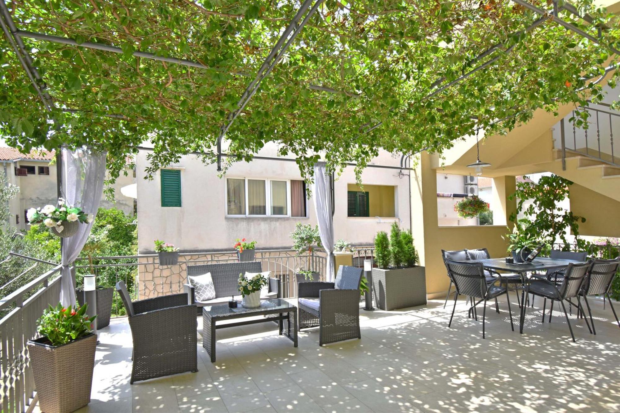 Apartments Barba Tucepi Bagian luar foto