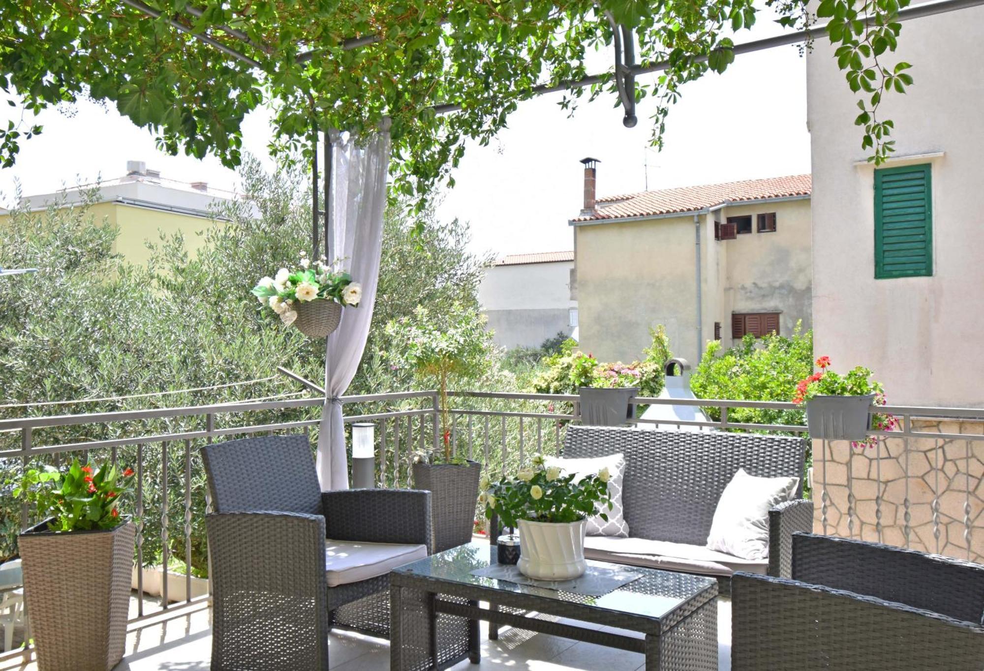 Apartments Barba Tucepi Bagian luar foto