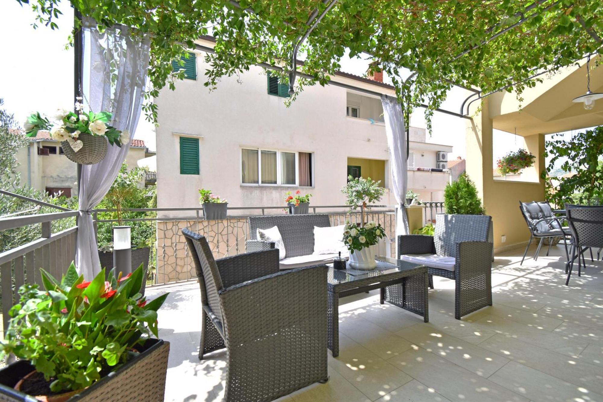 Apartments Barba Tucepi Bagian luar foto